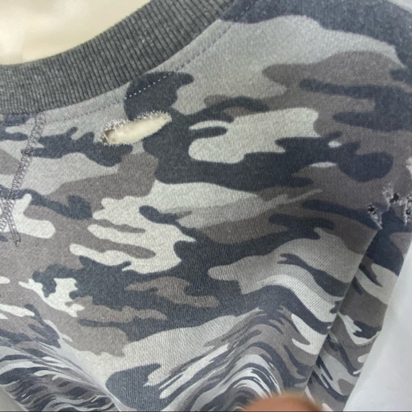 Rue + Distressed Camouflage Sweatshirt 1X Gray Black Crew Neck Long Sleeves - Picture 14 of 16